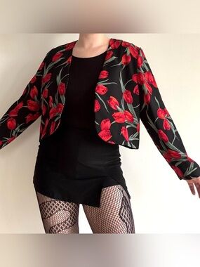 Leslie Fay black, green, and red floral tulip print lightweight jacket